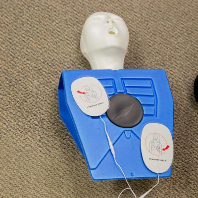 Jak używać AED?